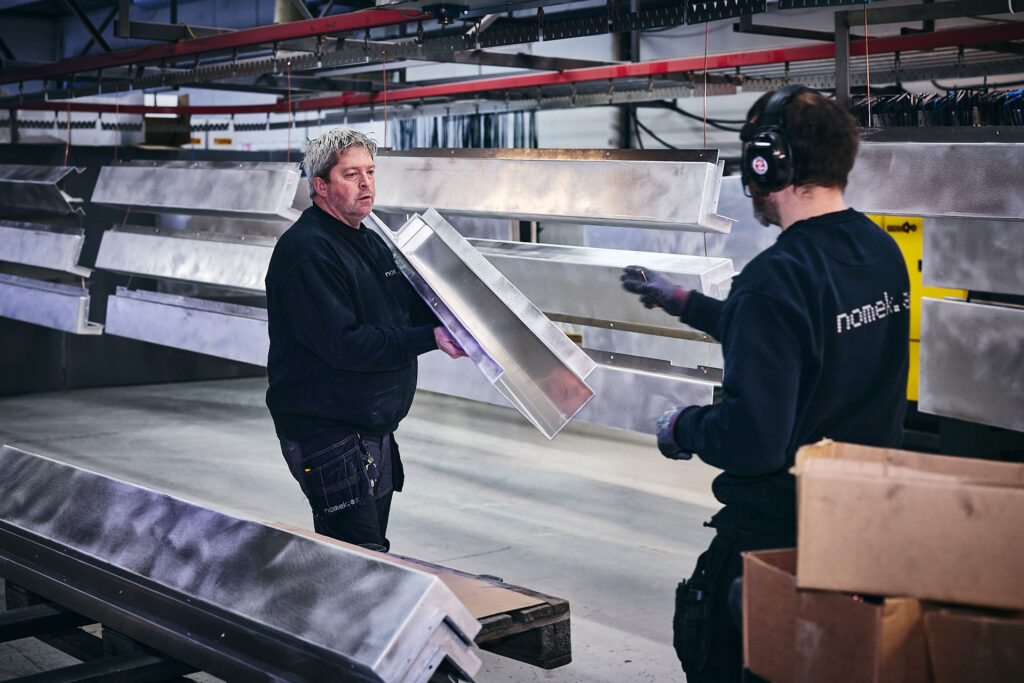 Pulverlakk-Overflatebehandling-Nomek-AS-ansatte-low