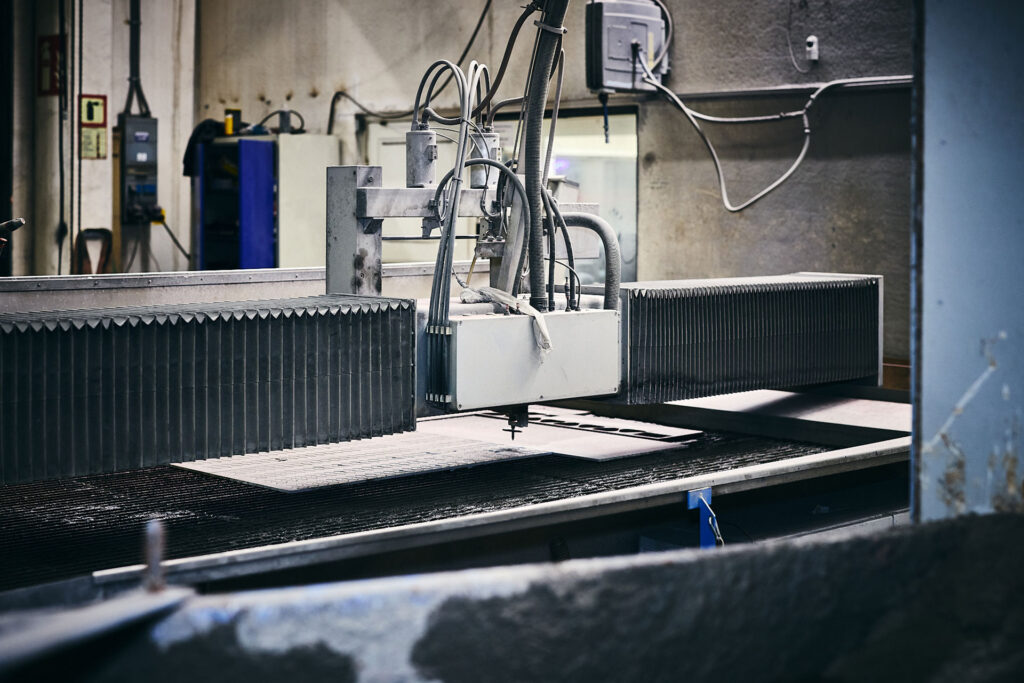 Vannskjaering-Overflatebehandling-Platebearbeiding-Nomek-AS-low